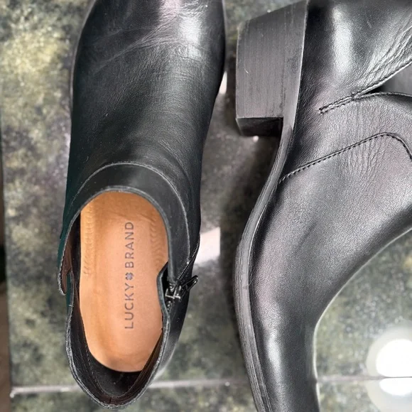 Lucky Brand Black Ankle Booties Sleek Design - Picture 4 of 7